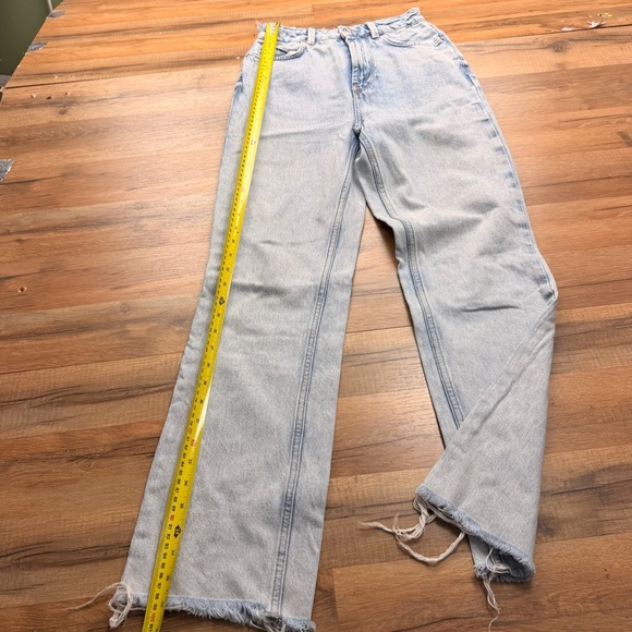 Zara Light Blue size 24 Distressed Jeans JEANS - LIGHT WASH - Picture 5 of 7
